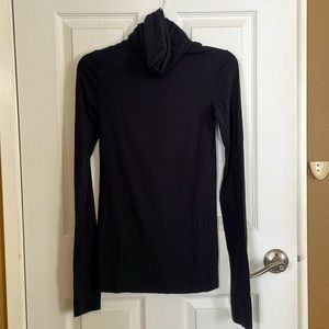 Theory black turtle neck like new